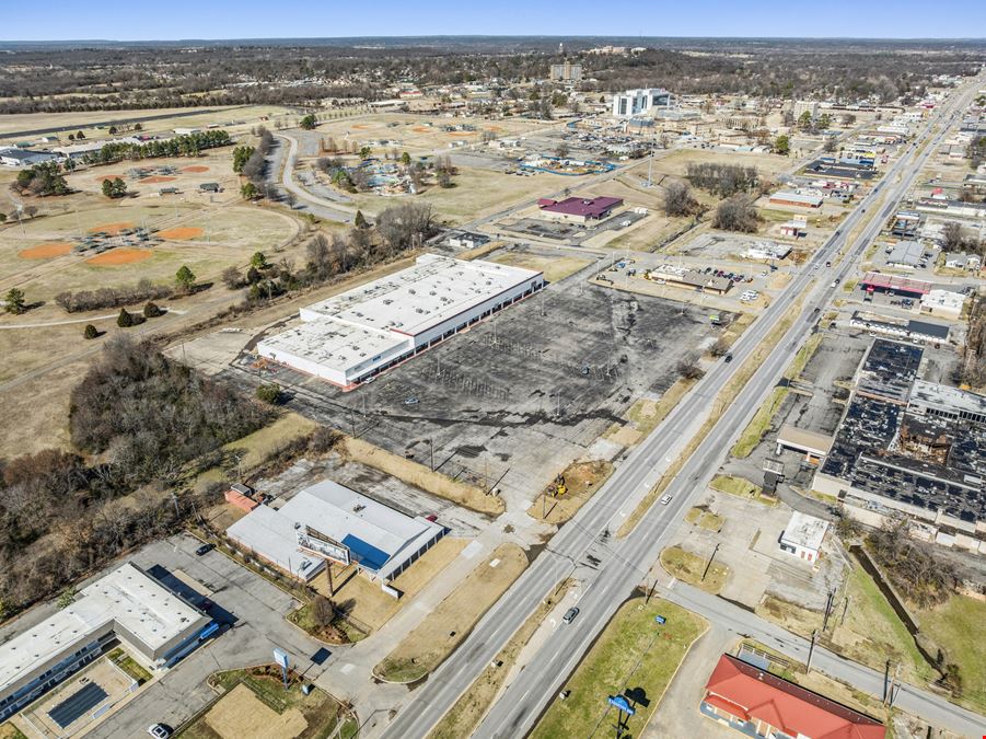 Muskogee Shopping Center - Outparcels