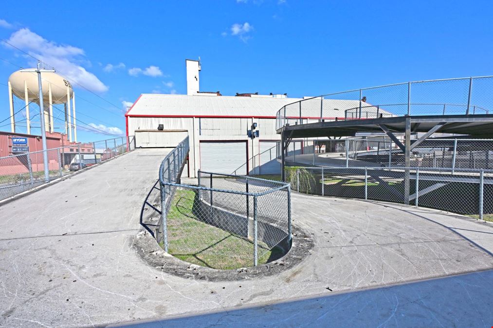 1127 Bowie St.