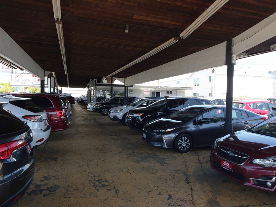 Auto lot and Buildings For Sale