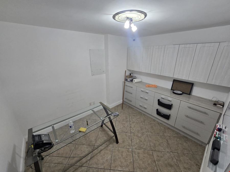 Office / Warehouse 2,628 SQFT