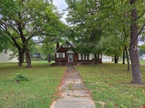 118 E Main St