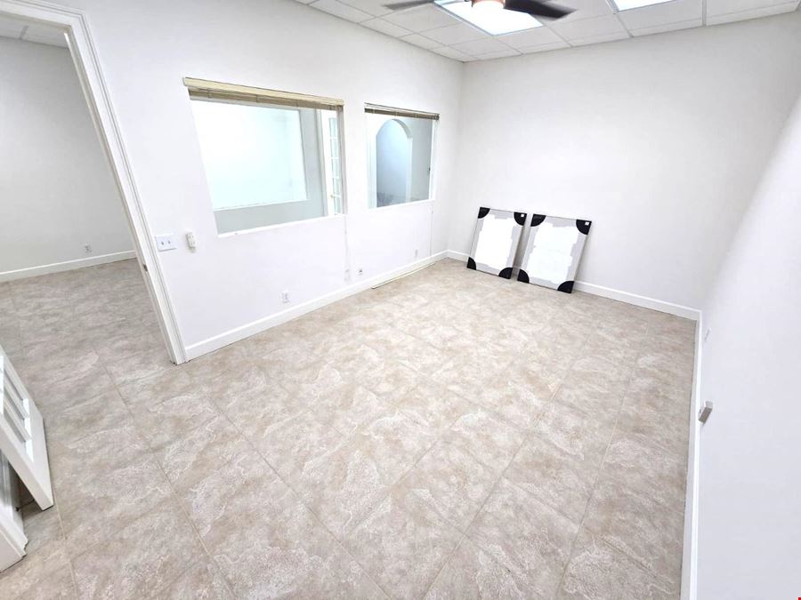 Office / Warehouse 2,021 +/- SQFT