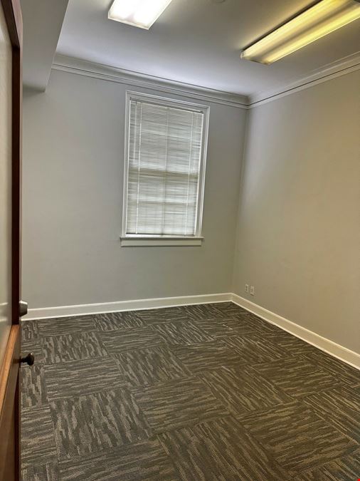 4027 Main St