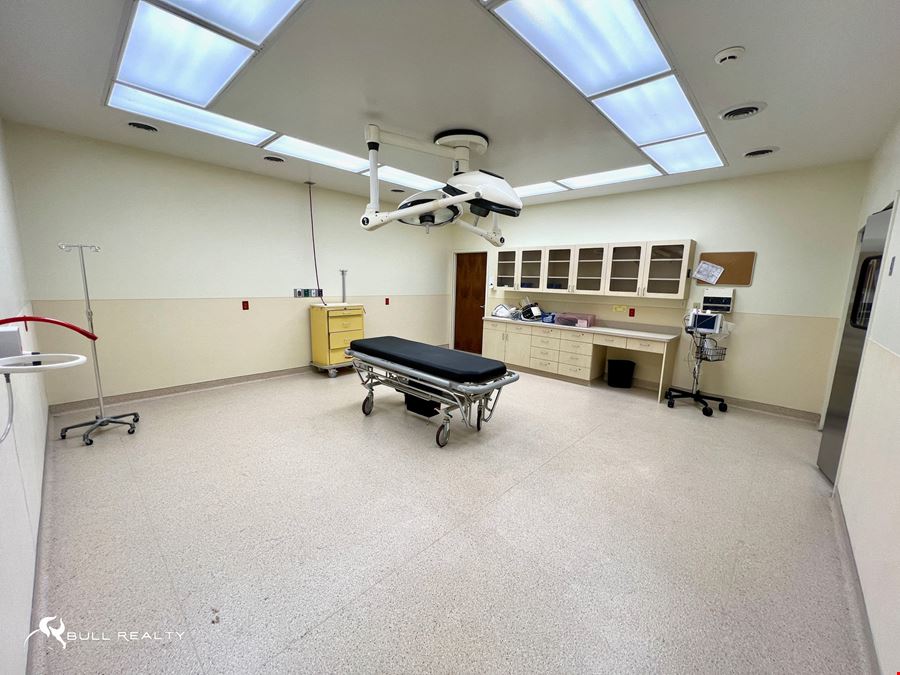 Single-Level Medical Office & Surgery Center