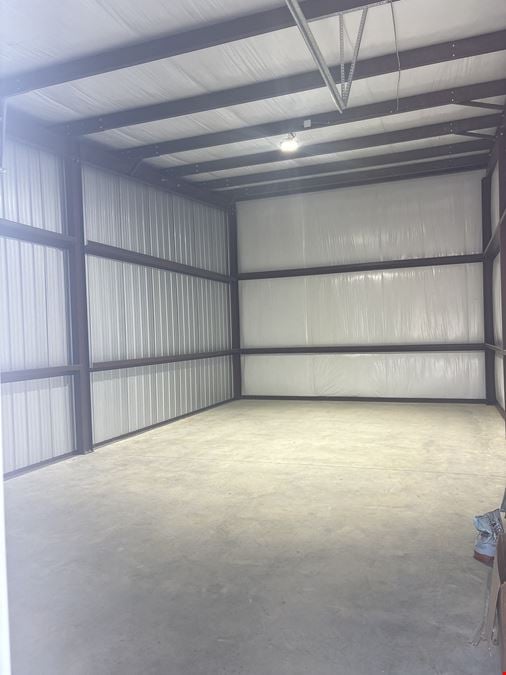 124 Golf Ave.  |  Tyler, TX 75702 Industrial Warehouse Unit