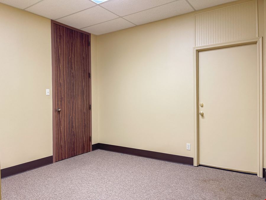 ±1,100 SF Office Suite Near Kaliste Saloom and W Pinhook