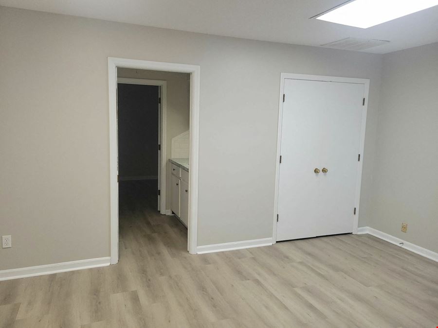 5734 Windsor Drive, Unit 4B