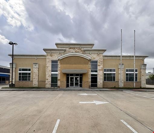 Preview of Retail space for Rent at 5431 Bissonnet St