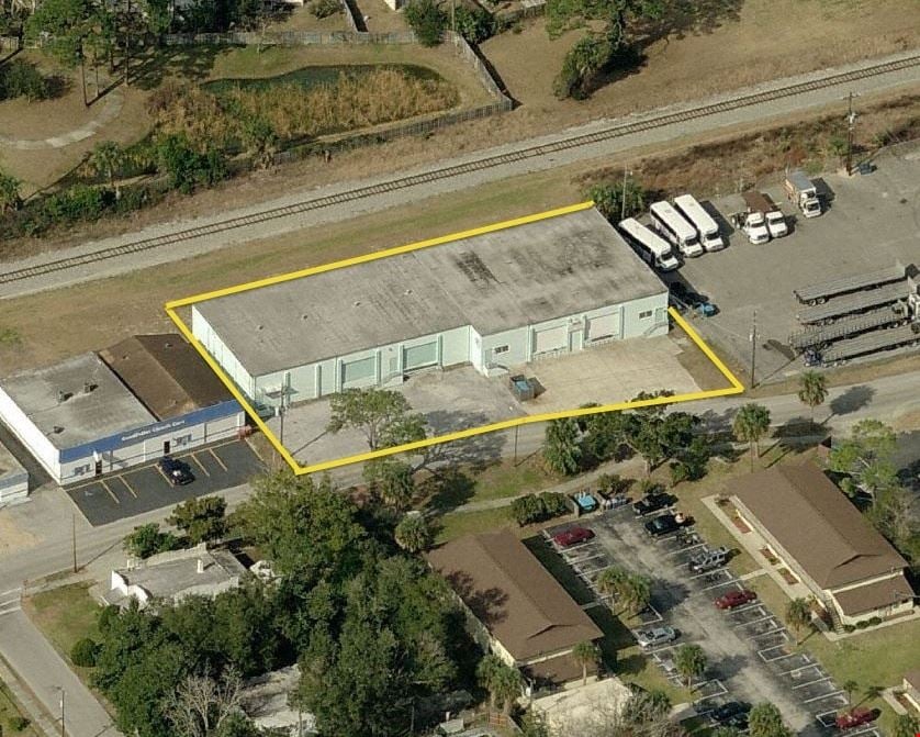 Dock High Distribution Space for Lease