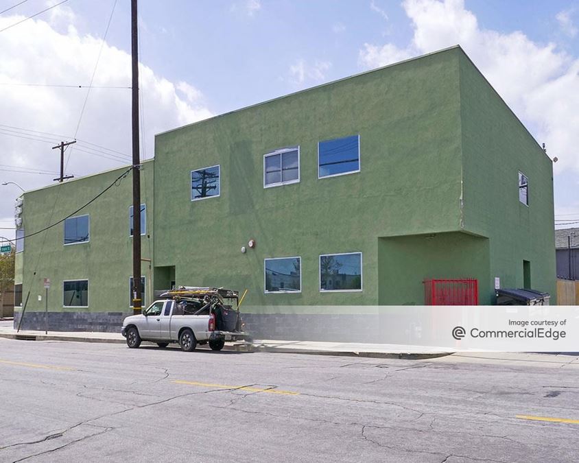 3101 & 3111 Winona Avenue