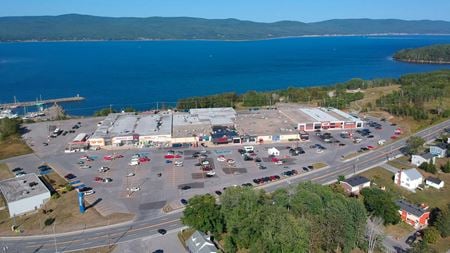 Preview of Retail space for Rent at 39-2 Montée Sandy Beach