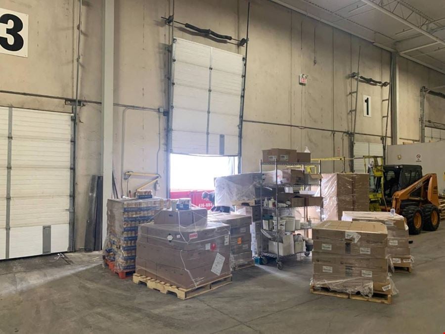 6,000 sqft shared industrial warehouse for rent in Vaughan