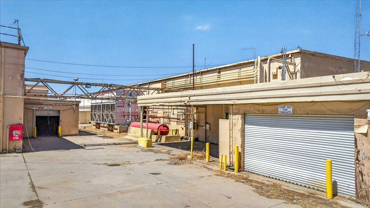 ±104,905 SF of Distribution Warehouse on ±6.10 Acres