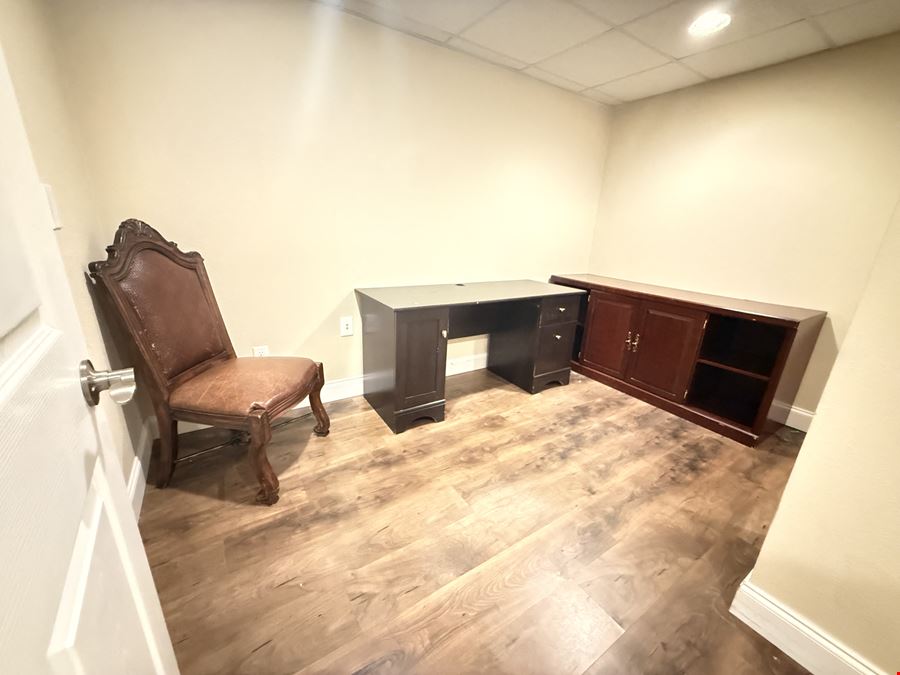  Updated Office Suites + Optional Live/Work Apartment | 4,532 SF | Downtown New Port Richey