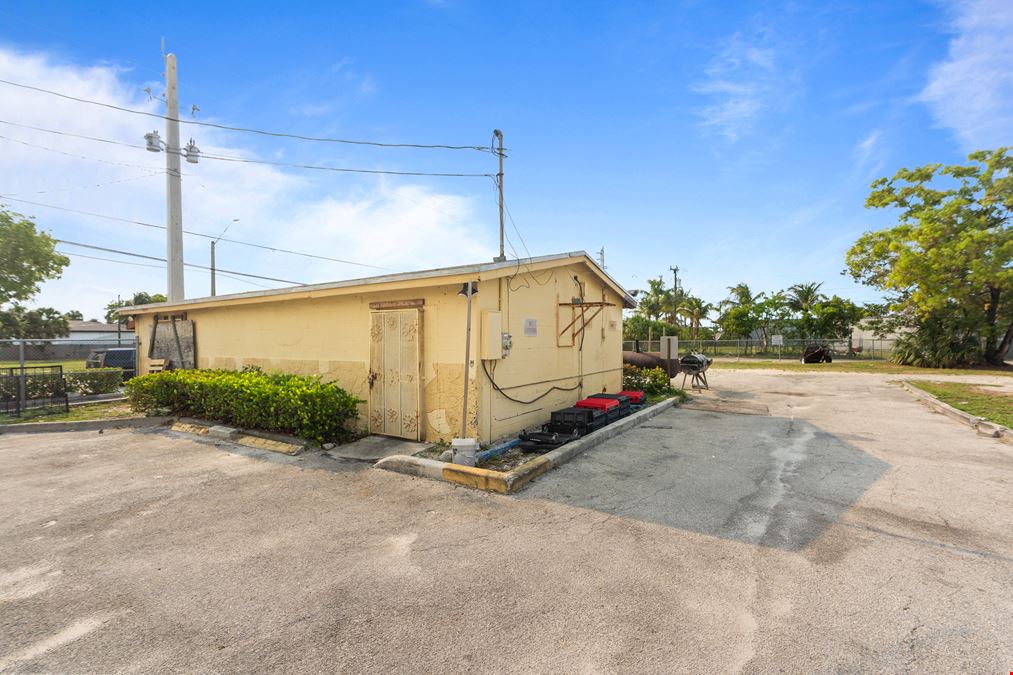 Lauderdale Lot