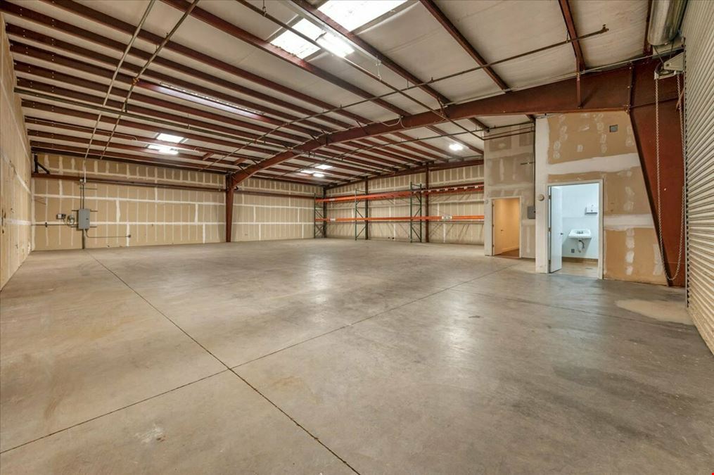 Move-In Ready Office/Warehouse in NW Fresno