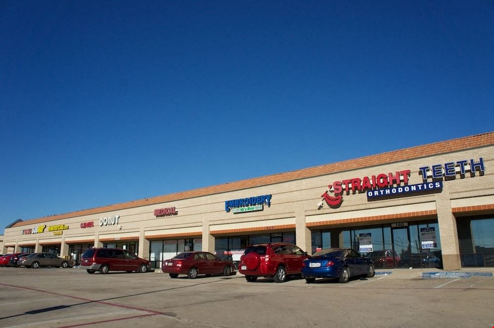 Esters Plaza