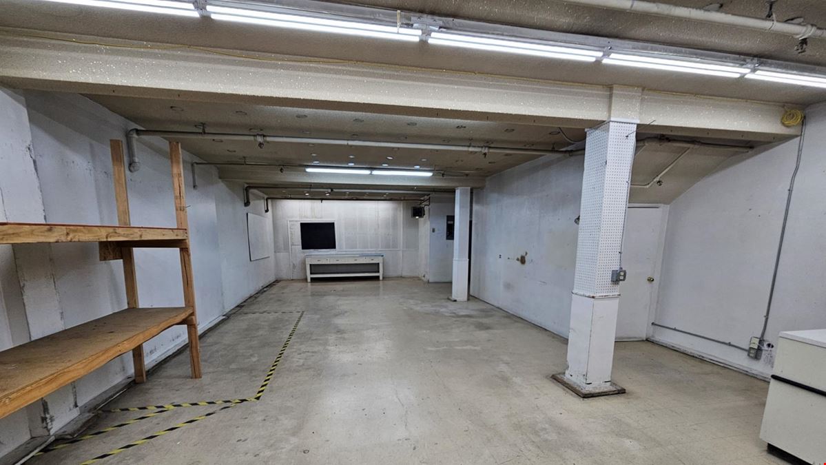 735 Commerce Ave