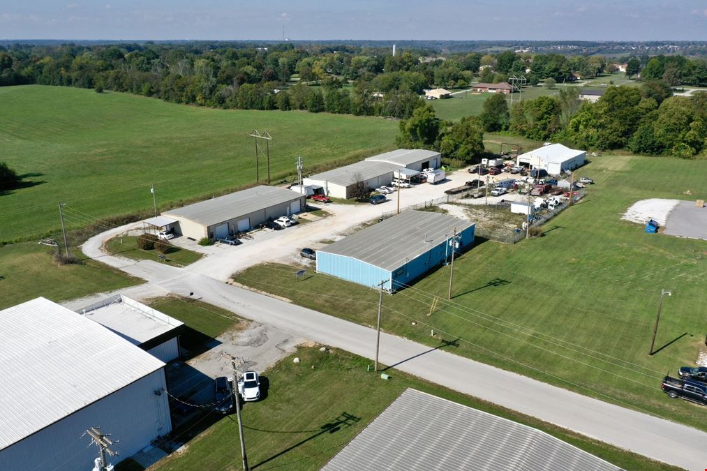 5,000 SF Office / Warehouse Building For Lease in Nixa