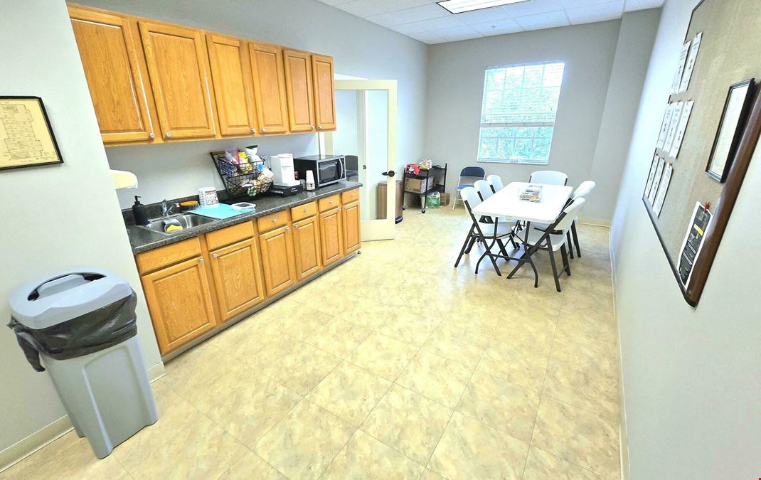 Immaculate Riverwalk Park Office Space!
