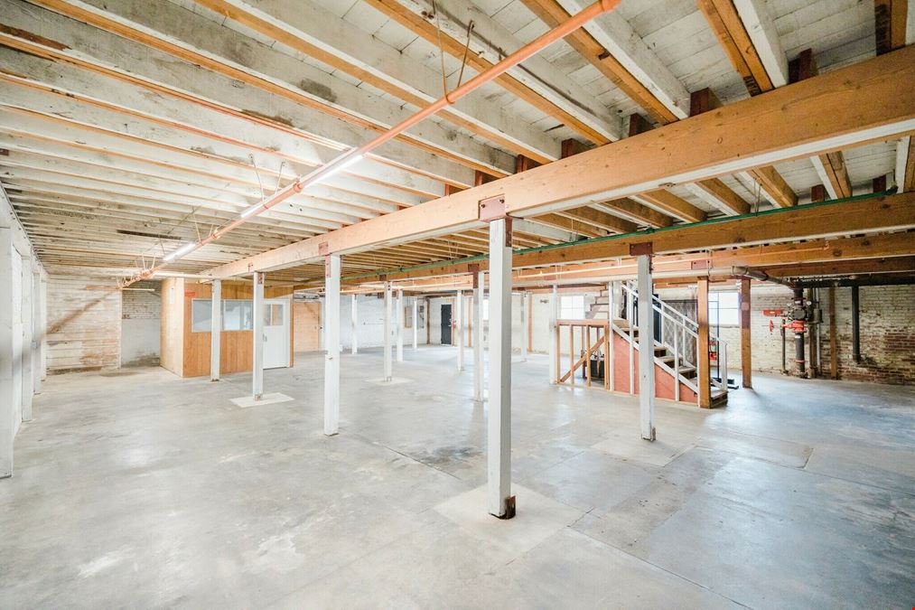 ±5,000 SF Industrial Space w/ CA-41 Exposure in Fresno, CA