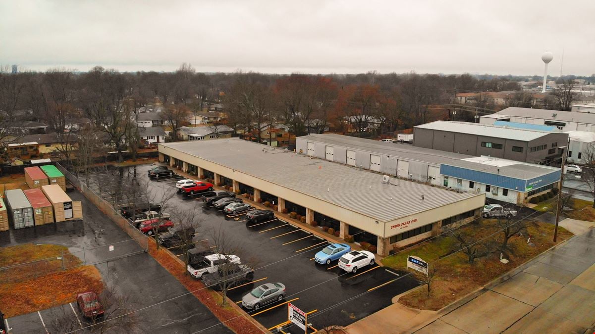 2,735' Office Space & Warehouse on Chestnut & Hwy 65