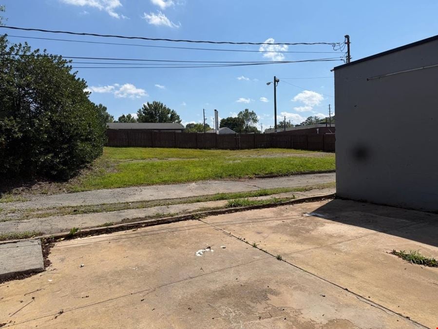 62 Barnes St – Office, Quonset Hut + Fenced Yard
