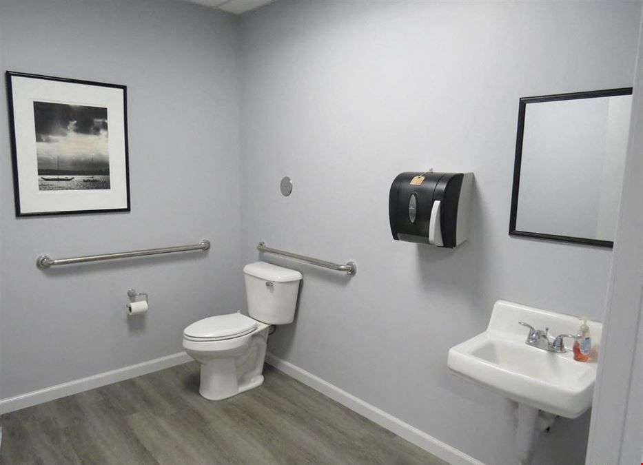 1703 Candletree Dr Suite C