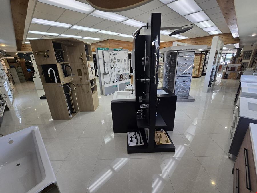 Freestanding Retail / Showroom Bldg