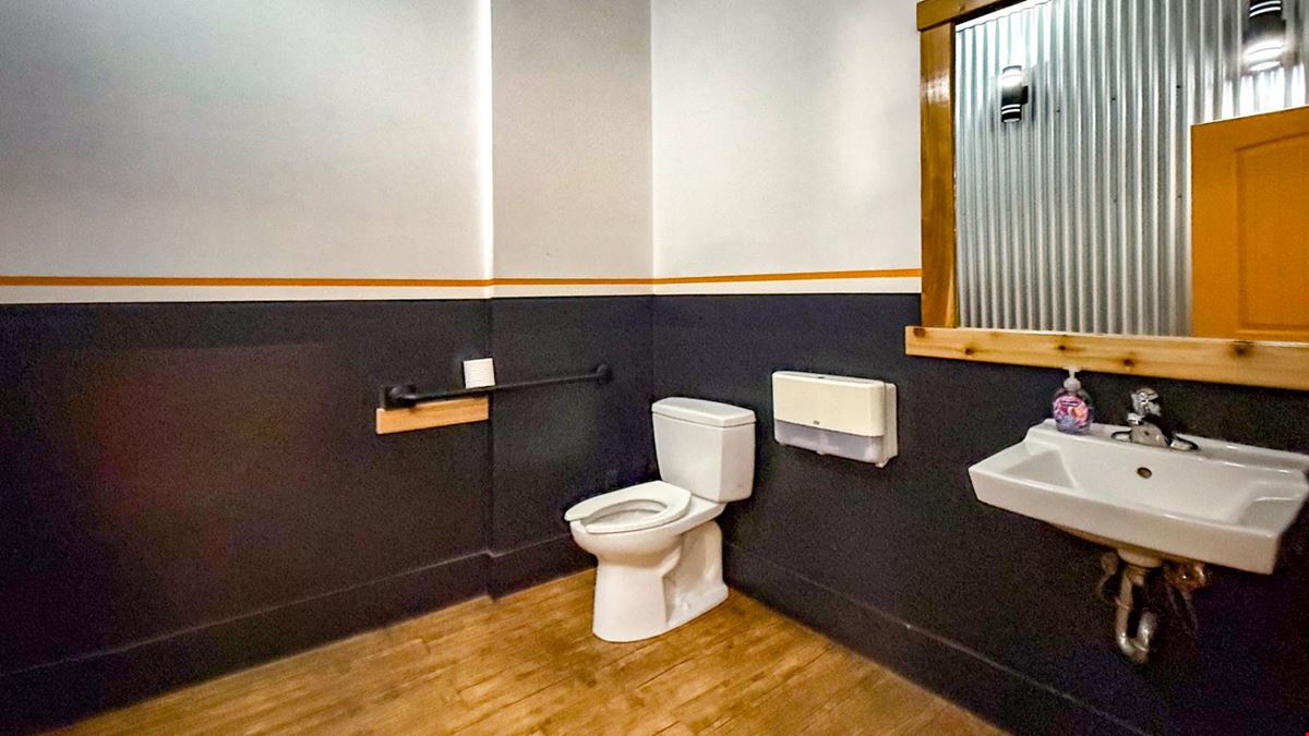Well Positioned Commercial Unit