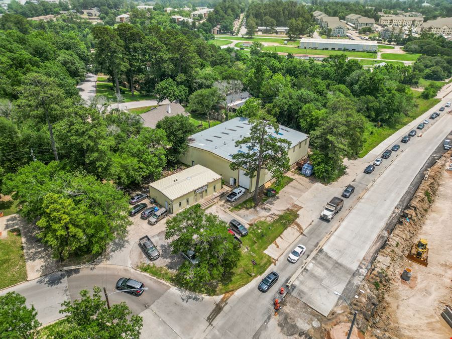 Corner Lot Warehouse on I-45