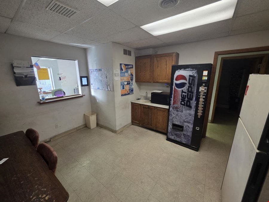 2720 E HIGHWAY 44