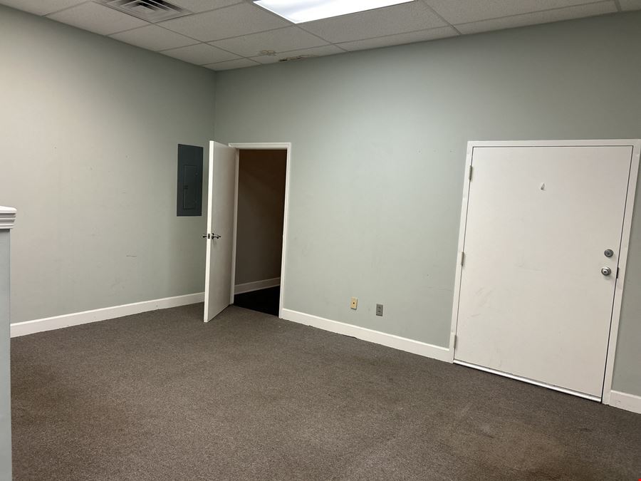 1,500 Square Feet in Downtown Aikens Bustling Core