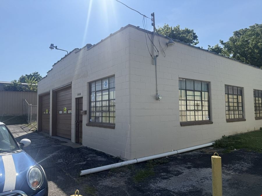 1,814 ± SF AUTO/RETAIL FOR SALE ON E. KEARNEY