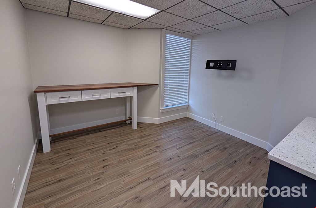 ±1,253 SF - West Bridge Office