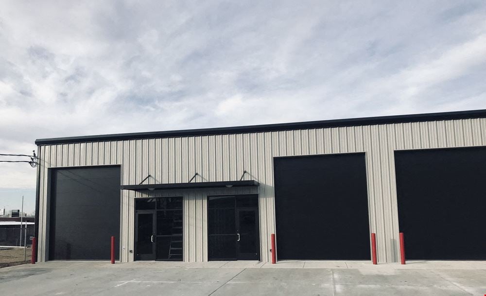 3,000 SF Warehouse / Office Space For Lease