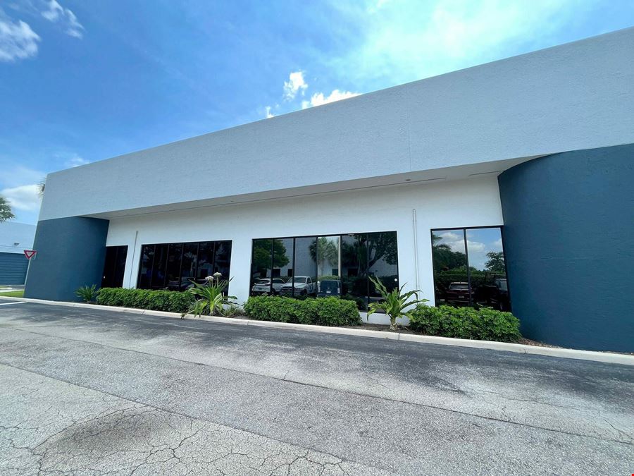 Polo Commerce Center