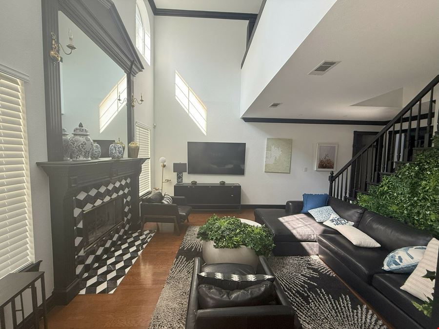 609 E Main St