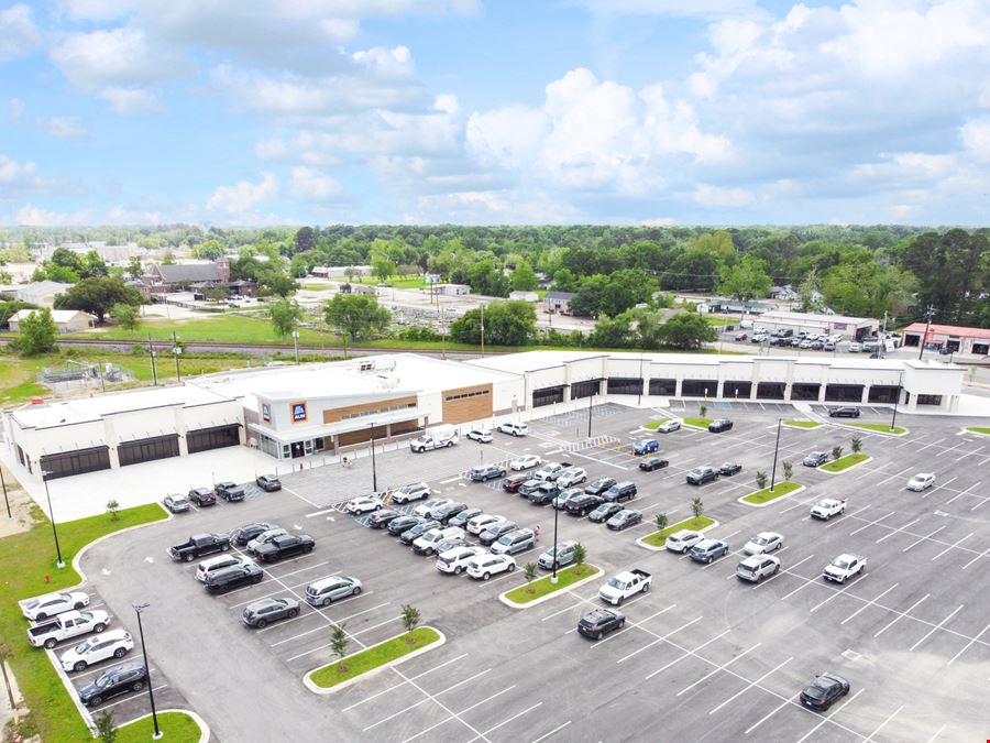 Galleries Gonzales: New Construction Shopping Center Anchored by ALDI