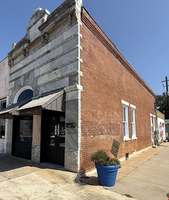 1174 E Main St