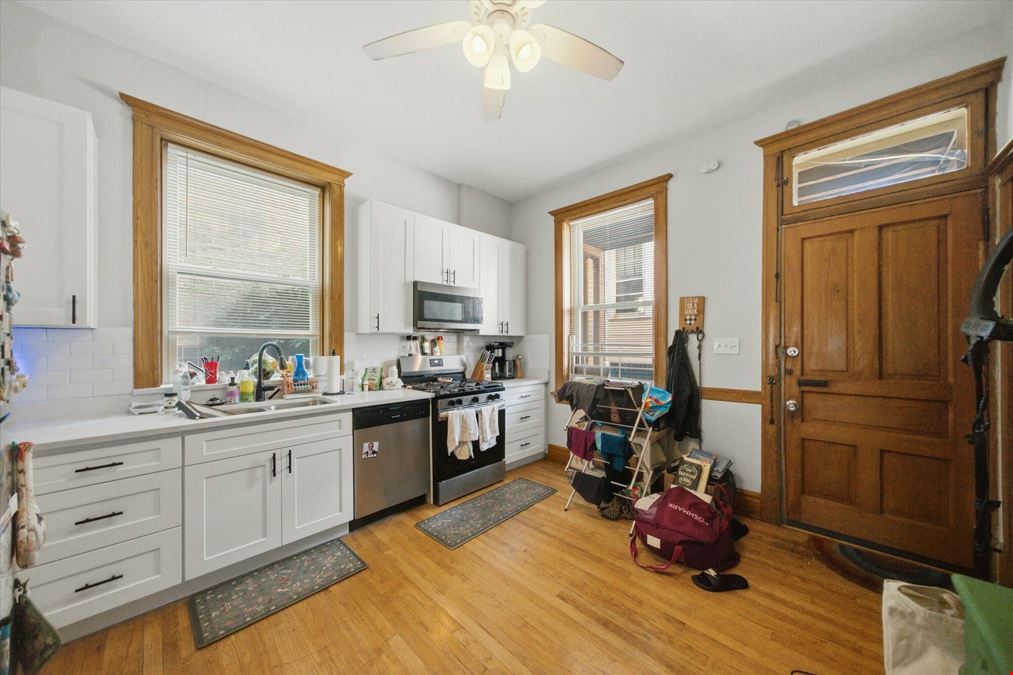 905 W Fletcher St, Chicago, IL 60657