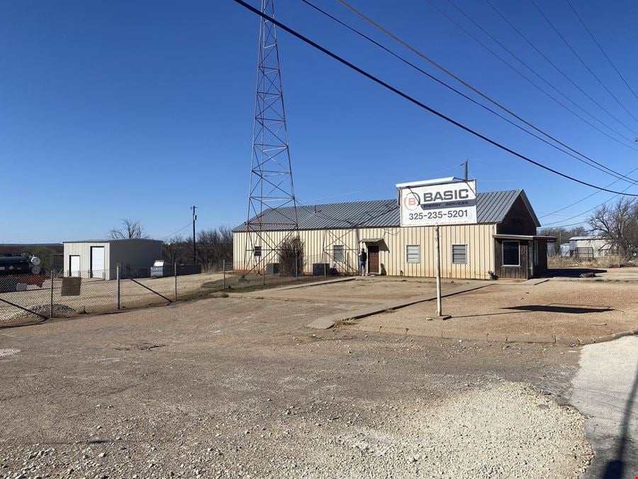 Office w/ Shops on 3 Acre Yard - Sweetwater, TX