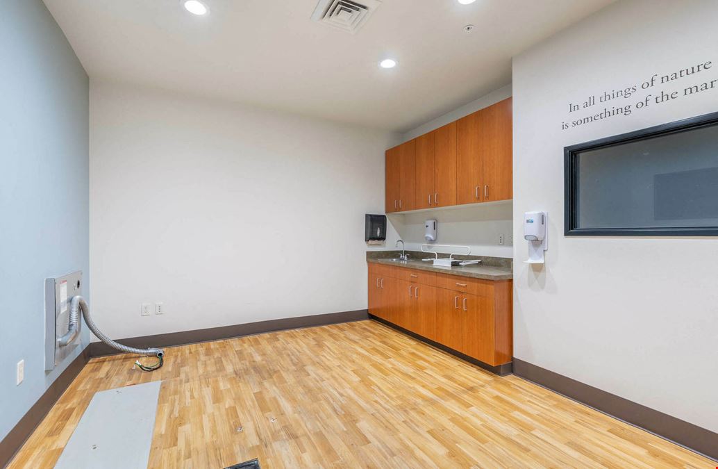 View Pointe Business Park - Suite 100