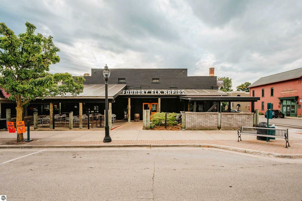 Prime 5,50 SF Single-Tenant Restaurant Building in the Heart of Downtown Elk Rapids