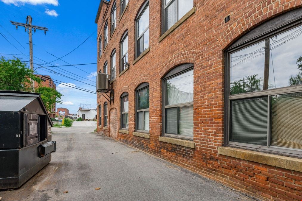 103 Roxbury St