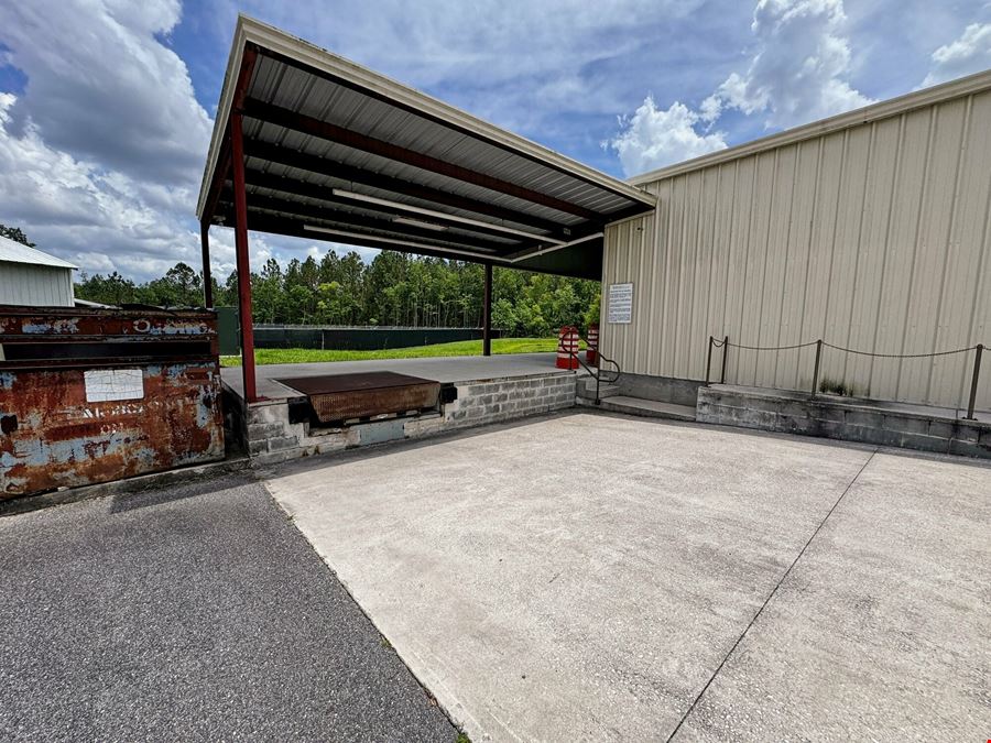 15,763 SF Retail Showroom & Warehouse Facility on US Hwy 301