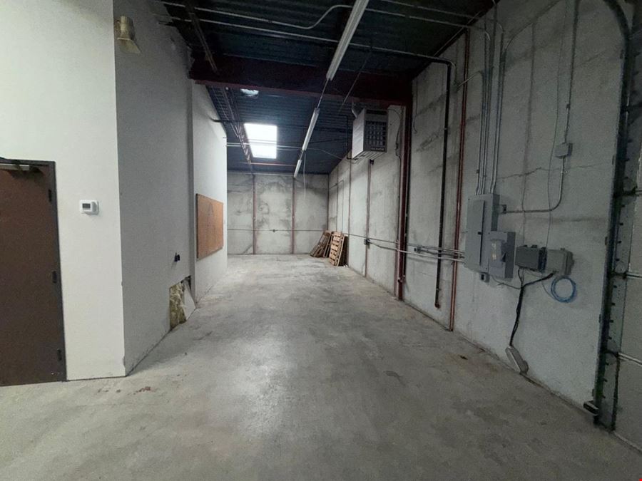 2117 Yellowood - Office/Warehouse