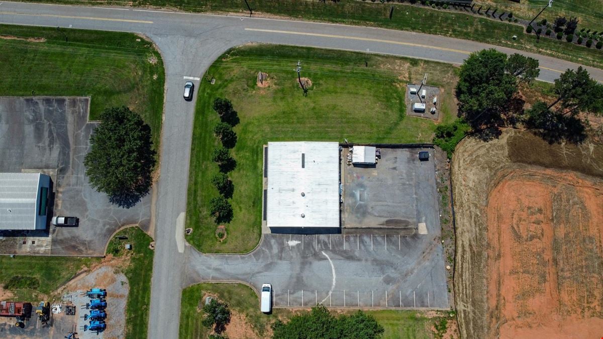 3,200 SQ FT Flex Space Near HWY 76- I-85- Pendleton