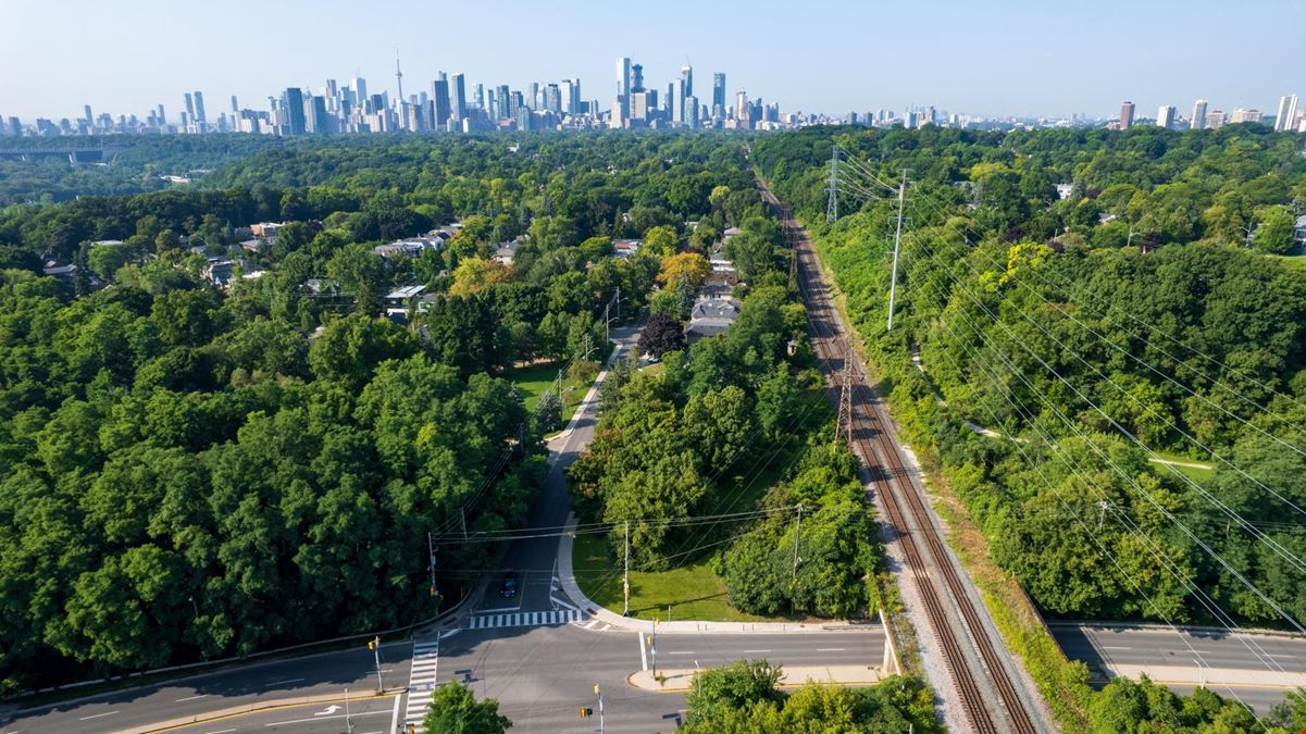 North West Corner of Bayview Avenue & Nesbitt Drive