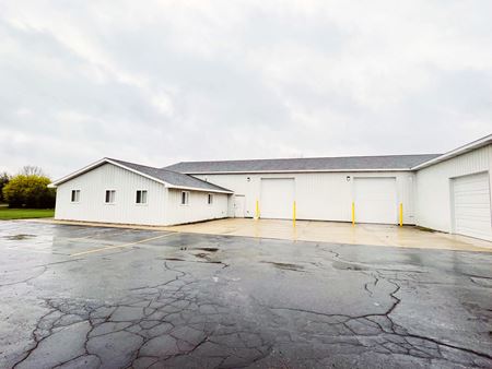 Preview of Commercial space for Rent at 927 Industrial Parkway